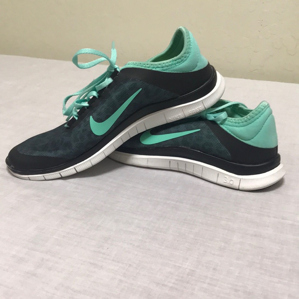Nike free women’s running shoes size 8